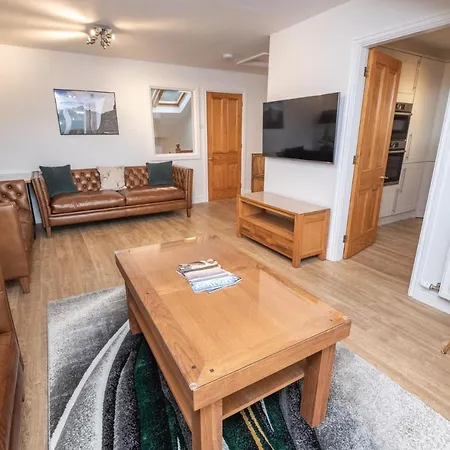 Manesty House Tatil Evi *