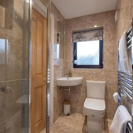 Manesty House Tatil Evi *